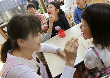 元気いっぱい「こひつじっ子」を目指して こひつじ保育園　看護師<br />
植田　智恵子